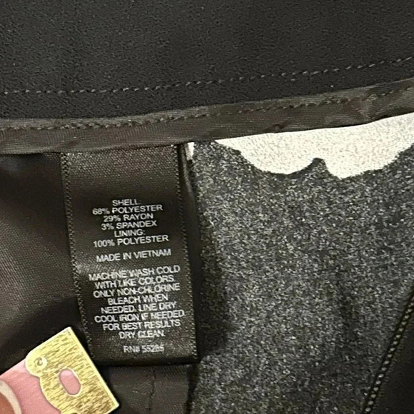 Express Women’s Size 6 Black Floral Preppy Pleated Mid Rise Mini Shorts Zip Up - Picture 7 of 9